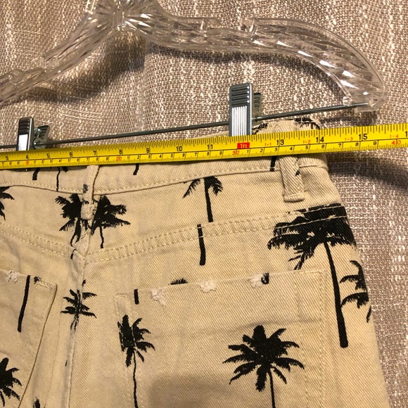 Signature8 Palm Tree Shorts, Black and Tan - Size Medium - Picture 5 of 6